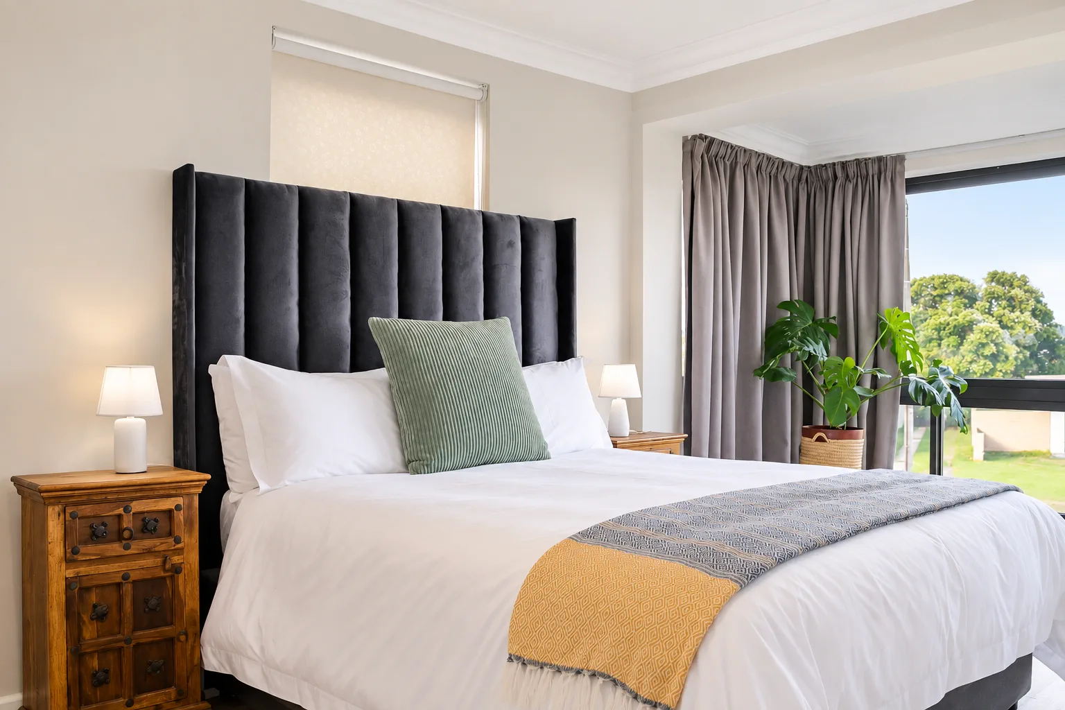 Sea View Apartment, Main bedroom